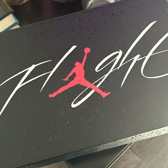 Nike Air Jordan 4 Retro - Picture 4 of 5